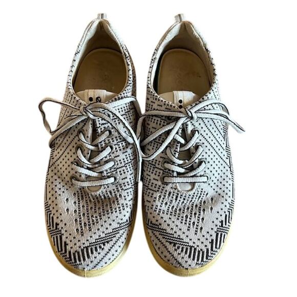 Ecco  White & Black Knit Pattern Hydromax Water Repellent Golf Shoes, size 37 - Picture 2 of 8